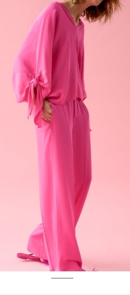 Zara Tops - ZARA fluid tied blouse